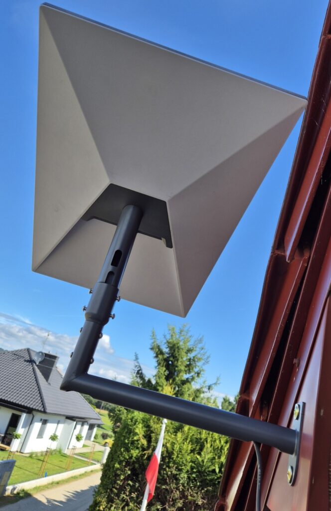 antena starlink na dachu